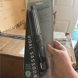 Vidal Sassoon Brush Iron